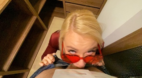eye contact blowjob free sex images