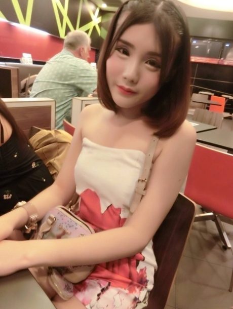 piccola ladyboy nudi sexy fotografie