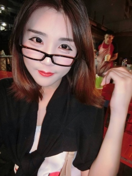 mała ladyboy gorący seks galeria