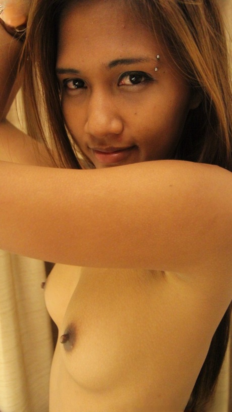 jupe publique nu pornographique img