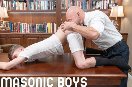gay lízání zadků akty obrázek