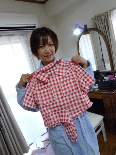 asian housewife free nude image
