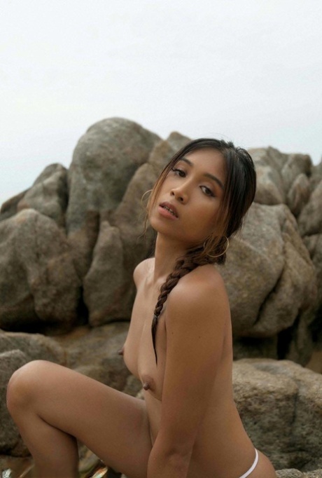 asian beach hot sexy pics