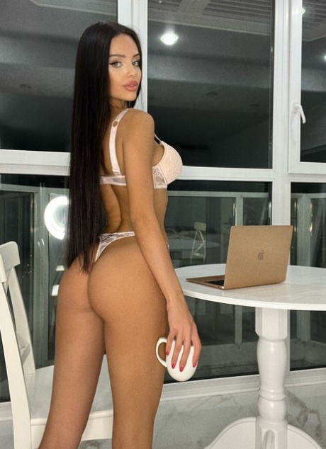 sexy Brünette hübsche kunst galerie