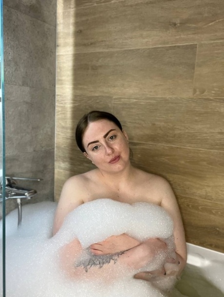 tlustá brunetka pornografické akty sbírka