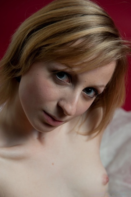 dünne blonde Teenagerin erwachsene heiße bilder