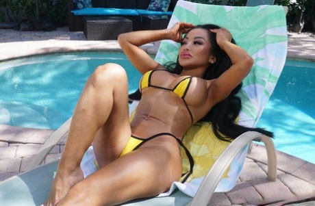 bikini fuck free sex picture