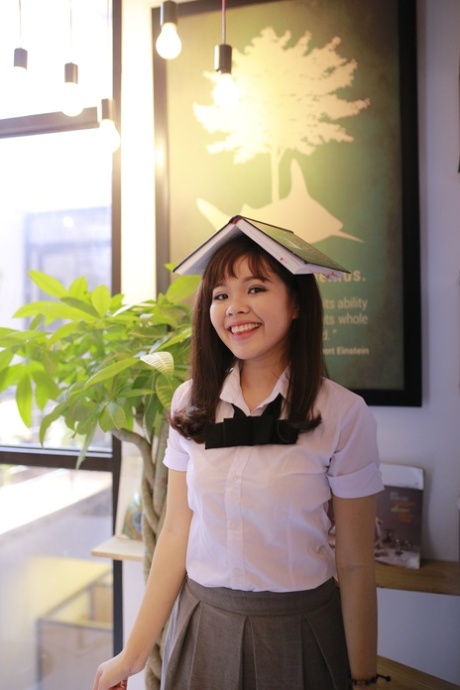 asian schoolgirl beautiful naked photo