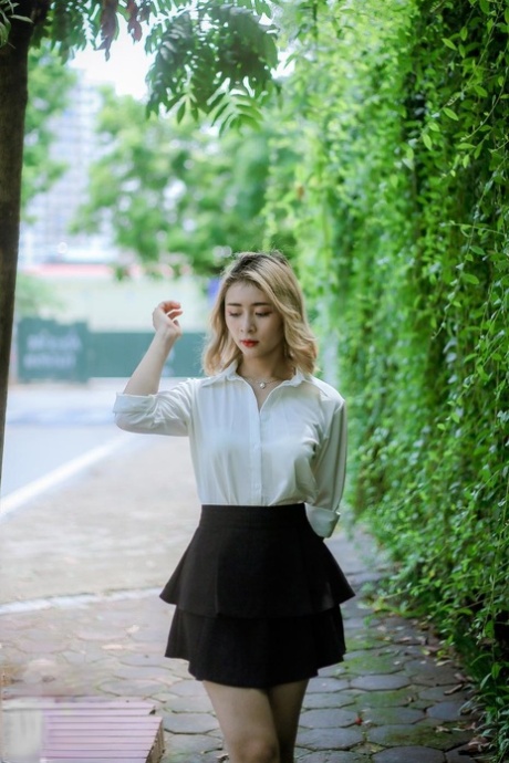 asiatisk utendørs ganske sexy foto