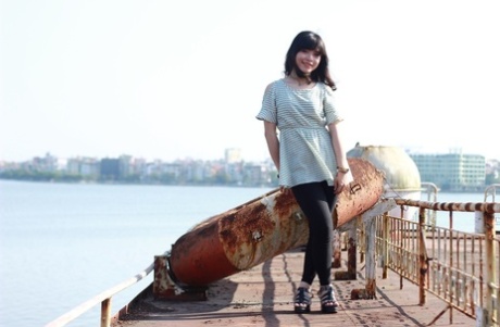 asiatisk utomhus nakensex bild