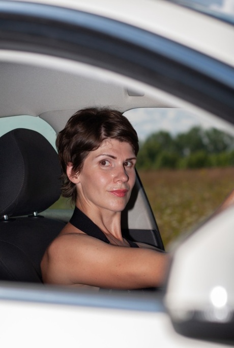 kort hår milf hd erotiske bilde