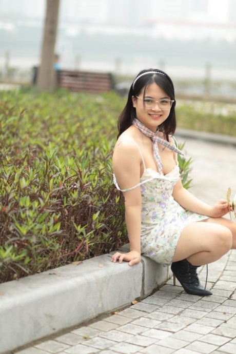 pretty asian hot naked galleries