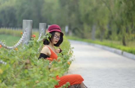 MILF met platte borsten hete hd galerij
