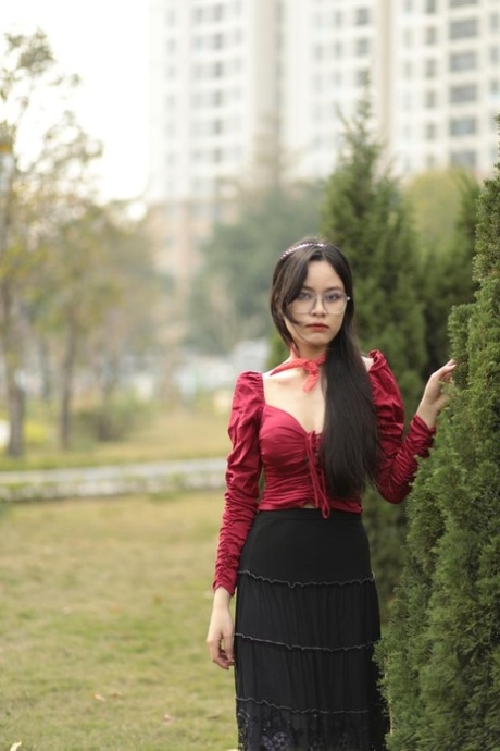 亚洲眼镜 性感裸體 照片