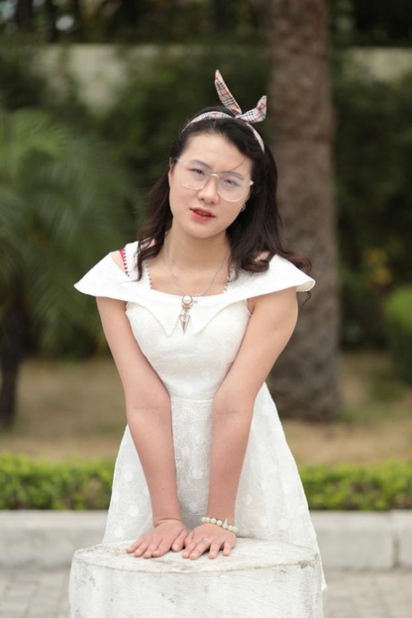 asiatische Brille sexy nackte galerie