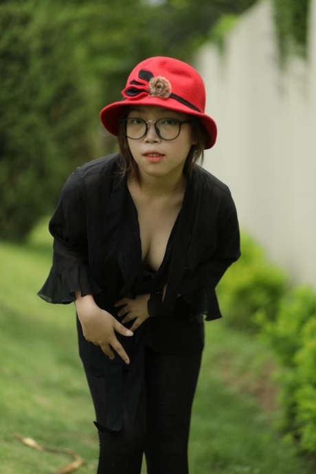 ragazza asiatica piuttosto pornografico img