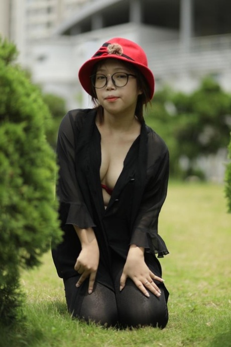 occhiali asiatici caldo nudo fotografie
