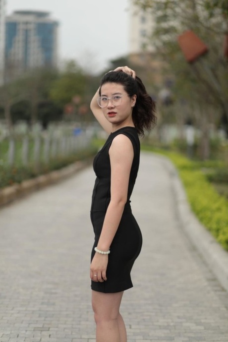 公开露阴 裸體 圖片