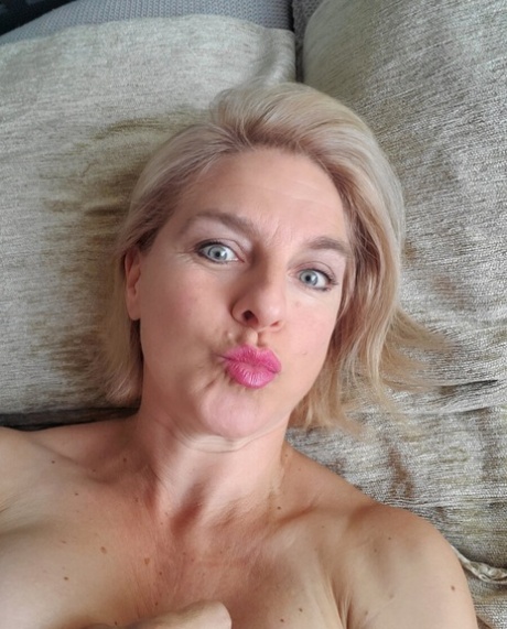 selfie di milf piuttosto nudo Immagine