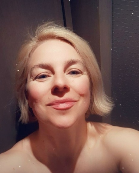blonde aux courbes généreuses gratuit belle images