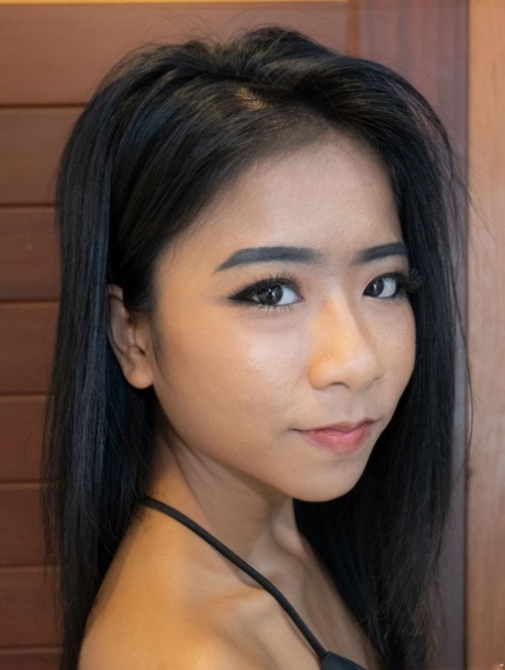 asijská služka xxx horké galerie