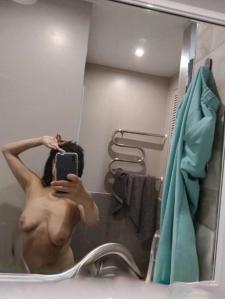 mirror selfie naked img