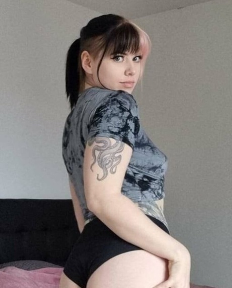 petite blonde best pictures