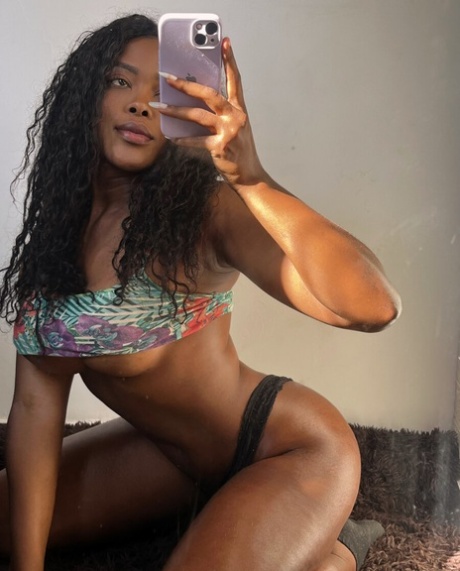 ébano encaracolado sexy xxx foto