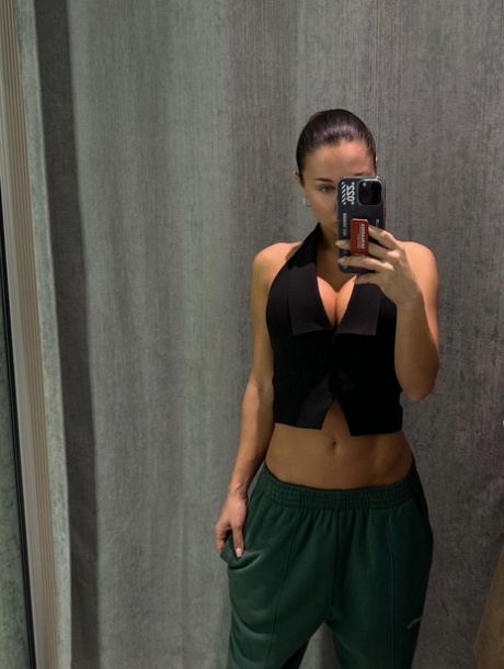 mirror selfie naked pictures