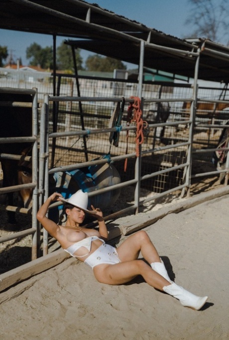 country girl free nude photos