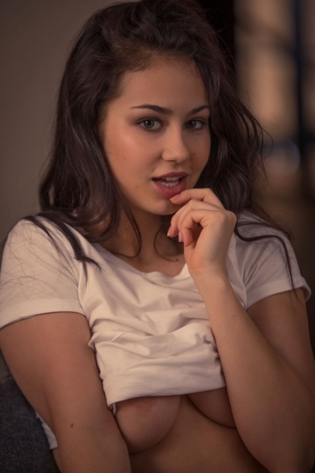 brunetka laska ładny seks galeria