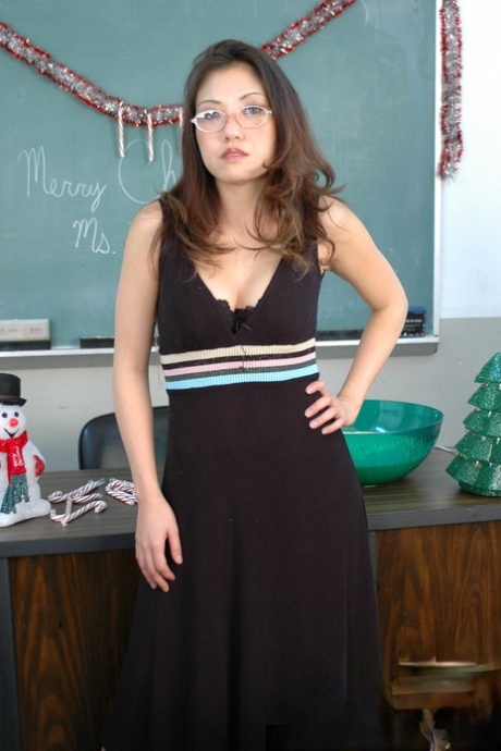 mature brunette beautiful xxx img