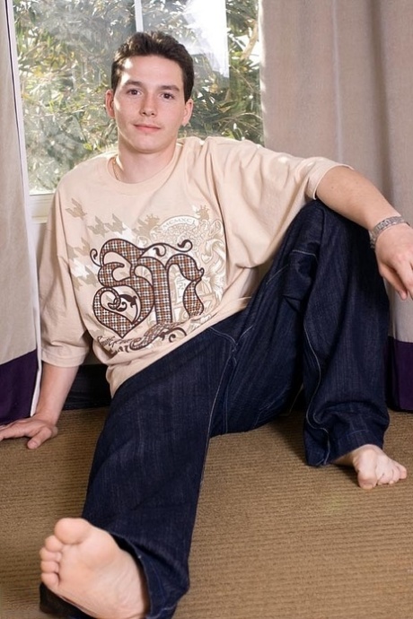 gay feet hot naked photo