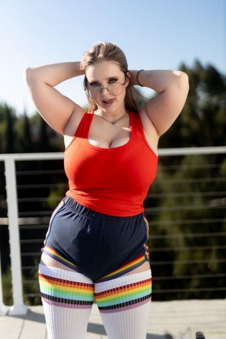 curvy lesbian free sexy pic