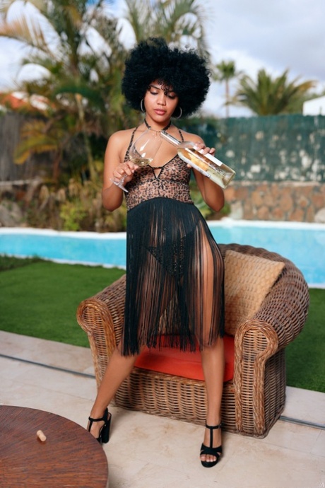 curly ebony beautiful nude pic