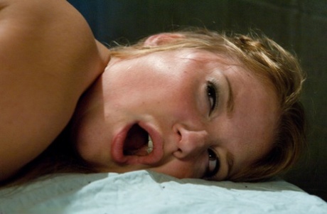 blond bdsm vakker naken gallerier