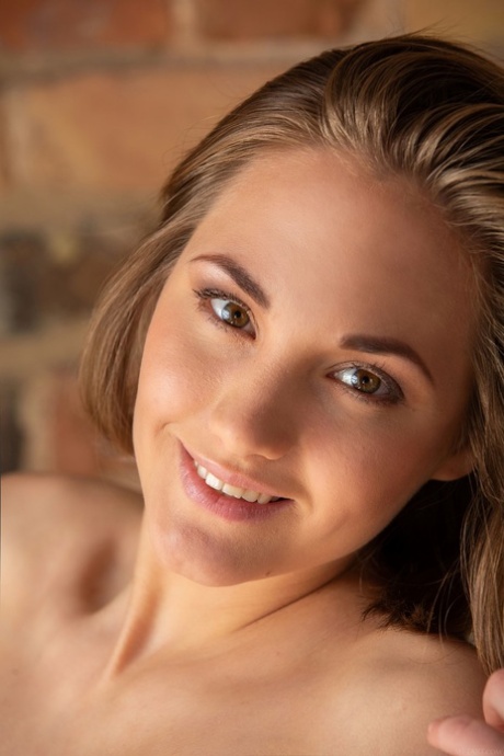 beautiful face naked photo
