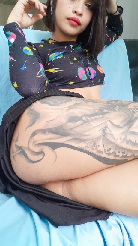 tatuaggio di ebano hd nudo archivio