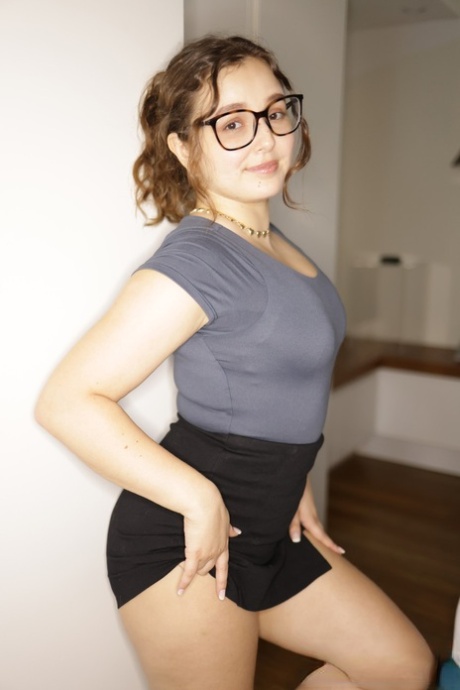 brunette glasses free porn pics