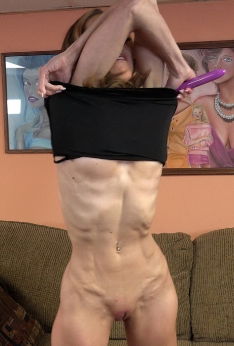 amateur cougar naked picture