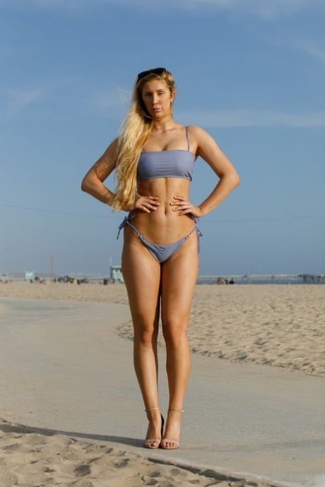 vysoká blondýnka xxx sexy img