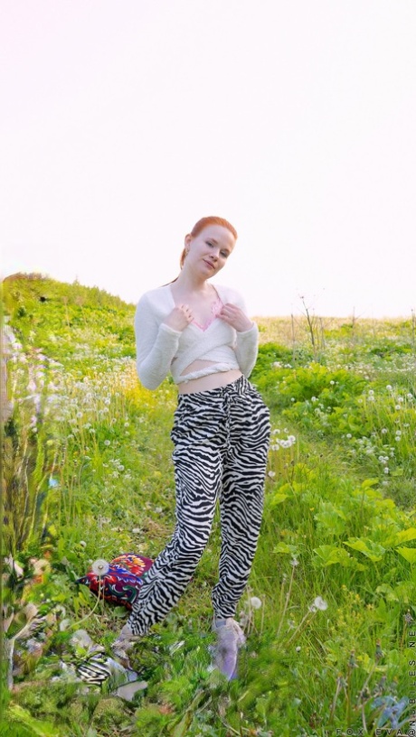 adolescente rousse maigre haut hd image
