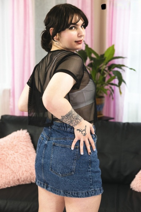 huge shemale free xxx photos