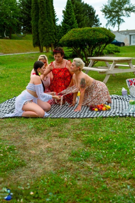 sexe en groupe avec des mamies meilleure qualité image