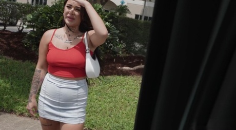 ぽっちゃりスカート セクシー裸 写真