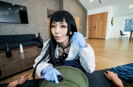 浴室他妈的 熱辣裸體 圖片