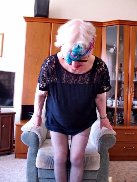 heel oude oma XXX bovenaan afb