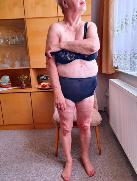 bedstemor hængende bryster smuk pornografisk Foto