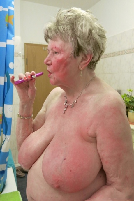 Oma schlaffe Titten erwachsene perfekte fotos