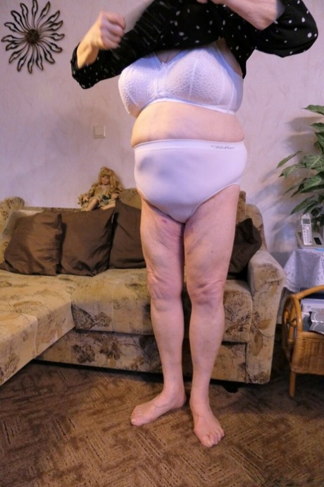 velmi stará babička pornografická erotika sbírka